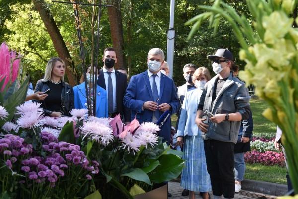 Воронежский губернатор открыл фестиваль &laquo;Город-сад&raquo; в Центральном парке