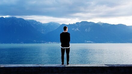 Воронежец сорвался со смотровой площадки в Абхазии и получил серьёзные травмы