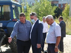 Мэр Воронежа лично контролирует ход работ по устранению утечки на водоводе на ул. Урывского