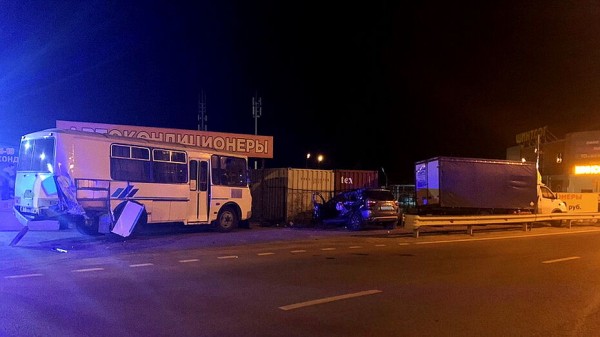 Иномарка с пьяным водителем врезалась в ПАЗ и &laquo;Газель&raquo; в Воронеже: погиб человек