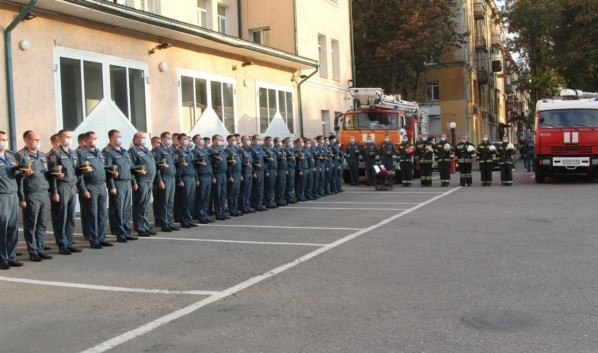 В Воронеже спасатели включили сирены в память о министре МЧС Евгении Зиничеве