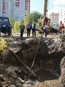 Мэр Воронежа лично контролирует ход работ по устранению утечки на водоводе на ул. Урывского