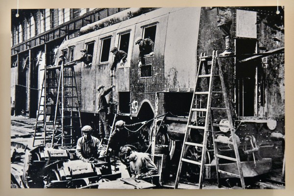 Телефон ХIХ века и машина Николая II. Что покажет новая выставка в воронежском музее