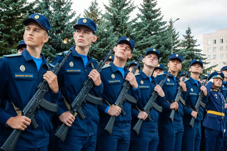 &laquo;Судьба авиации нам вручена&raquo;. В Воронеже 1-курсники Военно-воздушной академии приняли присягу