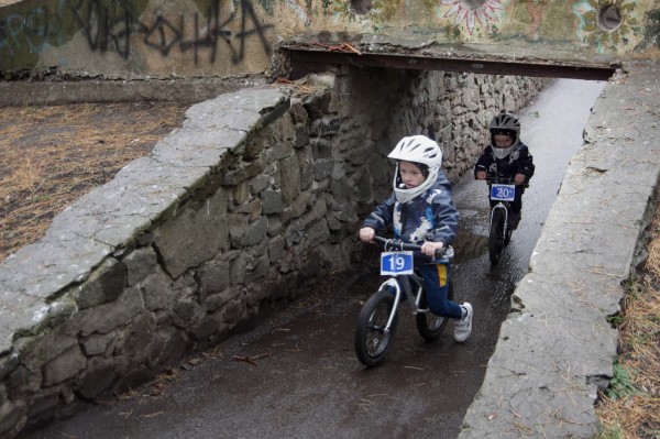 Маленькие чемпионы. В воронежском парке &laquo;Дельфин&raquo; прошли гонки на беговелах и велосипедах
