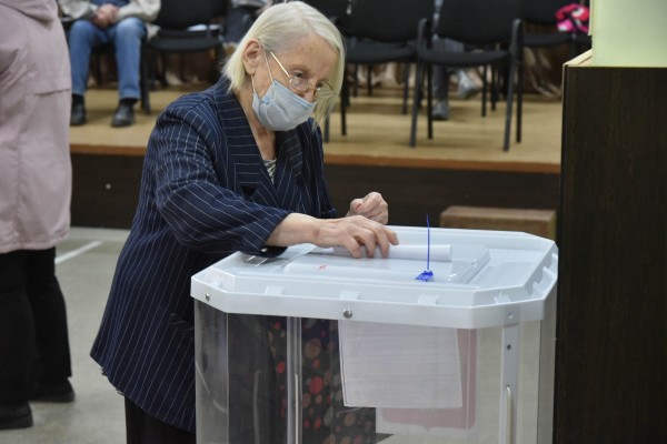 В масках и под камерами: как в Воронеже проходит первый день голосования