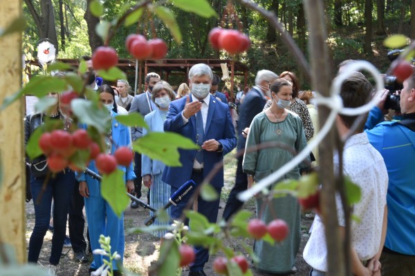 Воронежский губернатор открыл фестиваль &laquo;Город-сад&raquo; в Центральном парке