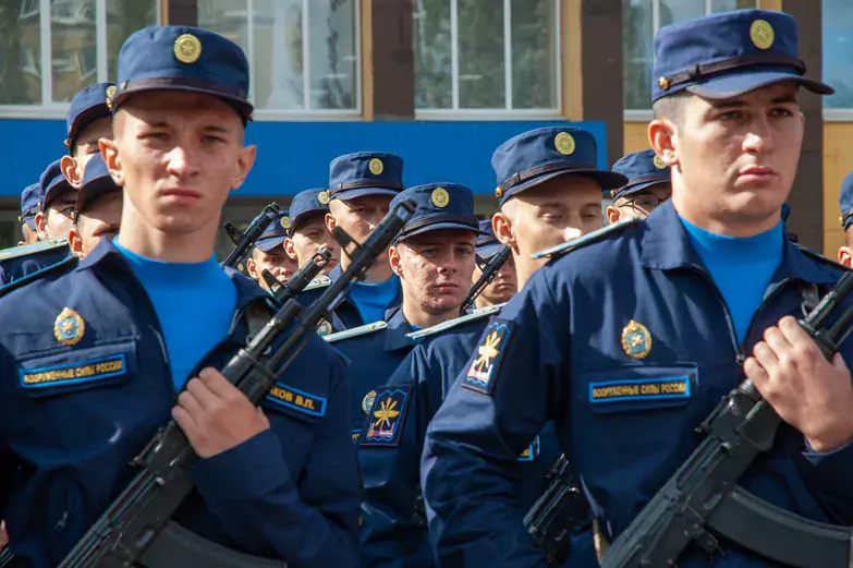 &laquo;Судьба авиации нам вручена&raquo;. В Воронеже 1-курсники Военно-воздушной академии приняли присягу