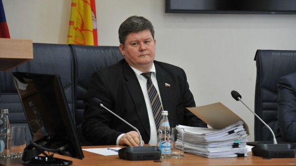 Вице-спикеру воронежской гордумы запретили гулять по ночам