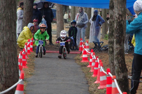 Маленькие чемпионы. В воронежском парке &laquo;Дельфин&raquo; прошли гонки на беговелах и велосипедах