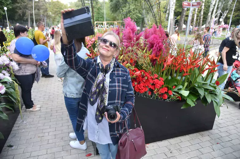 На &laquo;Городе-саде&raquo; воронежцам показали взлетающий дом и мост-хижину