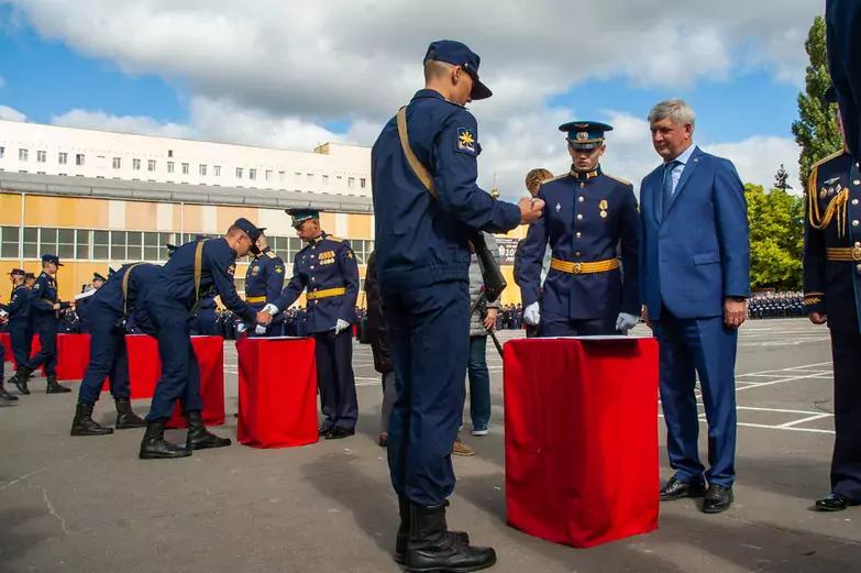 &laquo;Судьба авиации нам вручена&raquo;. В Воронеже 1-курсники Военно-воздушной академии приняли присягу