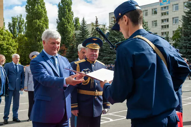 &laquo;Судьба авиации нам вручена&raquo;. В Воронеже 1-курсники Военно-воздушной академии приняли присягу