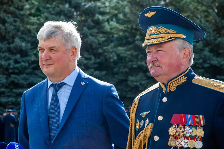 &laquo;Судьба авиации нам вручена&raquo;. В Воронеже 1-курсники Военно-воздушной академии приняли присягу