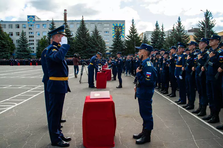 &laquo;Судьба авиации нам вручена&raquo;. В Воронеже 1-курсники Военно-воздушной академии приняли присягу