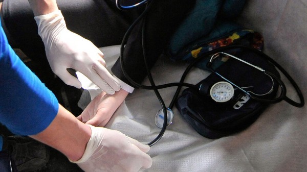 Глава Минздрава призвал медиков-пенсионеров вернуться к работе