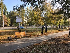 В районах города проходят субботники