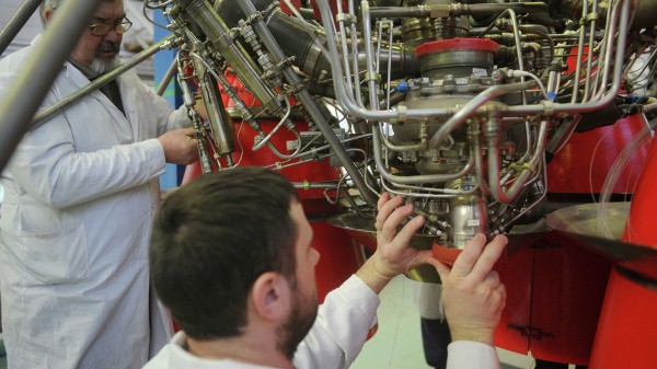 Рогозин сообщил о приостановке тестов двигателей в Воронеже для передачи кислорода медикам