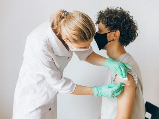 Почти 16,5 тыс воронежцев привились от COVID-19 за сутки