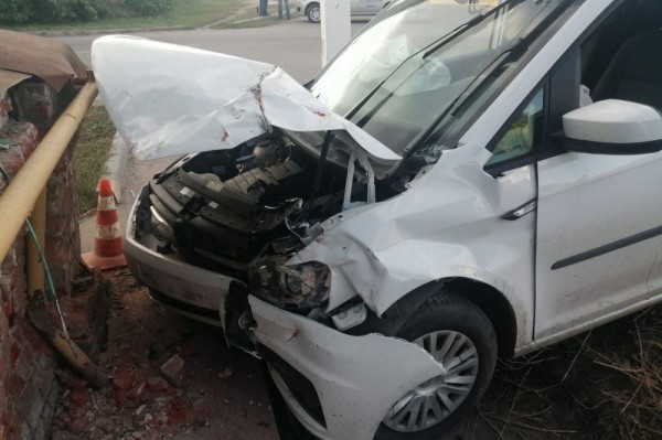 В Павловске пьяная автоледи врезалась в дом