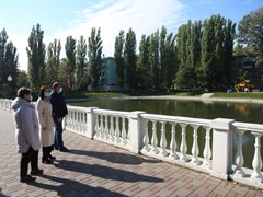 В воронежских парках и скверах продолжаются работы по благоустройству