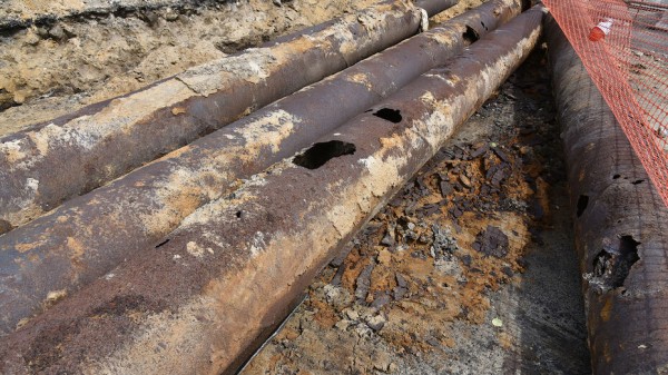 Жительница Воронежа пожаловалась на ежедневные аварии на бесхозных теплосетях