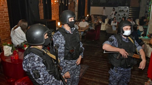 Шесть воронежских баров попались на несоблюдении масочного режима