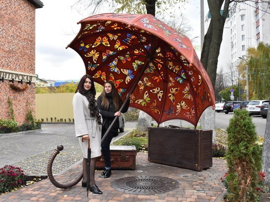 В Ленинском районе Воронежа появился арт-объект для создания фото в стиле Мэрилин Монро