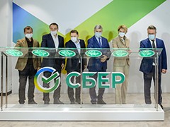 Глава Воронежа Вадим Кстенин принял участие в открытии первого в регионе флагманского офиса Сбера