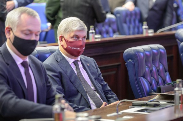 Губернатору Александру Гусев вручил кубок министр обороны Сергей Шойгу