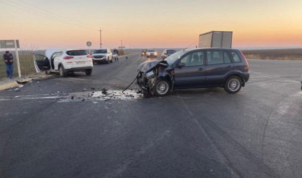 Под Воронежем автоледи на Hyundai спровоцировала аварию с тремя пострадавшими