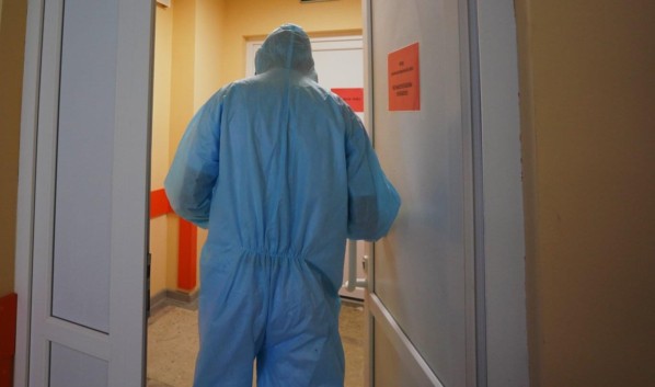 &laquo;Не нравится &mdash; увольняйся&raquo;: Такую фразу от руководства слышат 68,3% медработников из &laquo;красных зон&raquo;