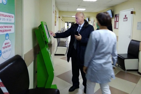 Представитель Минздрава проинспектировал медучреждения Павловского района
