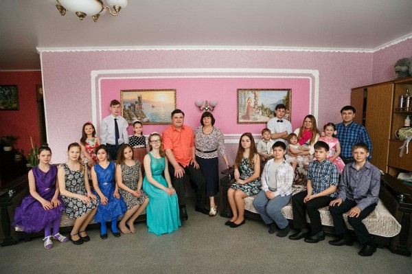 Работа 24/7 без отпусков и выходных. Как живут современные воронежские многодетные матери