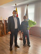 В Коминтерновском районе ветерану боевых действий в Афганистане Валентину Алехину вручили памятный знак