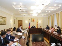 Глава Воронежа Вадим Кстенин провел еженедельное совещание