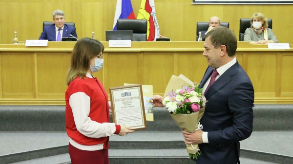 Студенты-медики получили награды Воронежской областной думы за помощь в борьбе с COVID-19