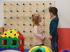 Новый детский сад на Артамонова начал приём детей