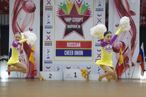 Акробатический перформанс. В Воронеже состоялись соревнования по чир-спорту