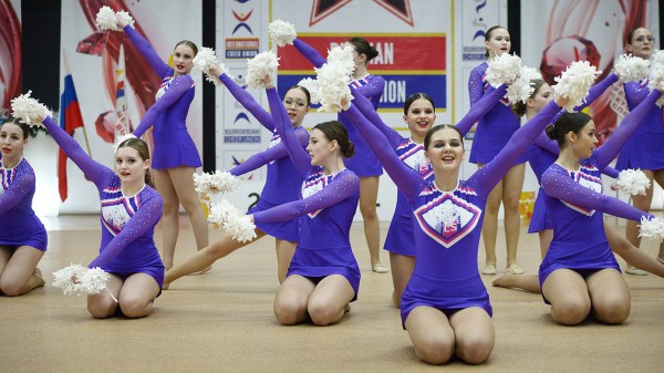 Акробатический перформанс. В Воронеже состоялись соревнования по чир-спорту