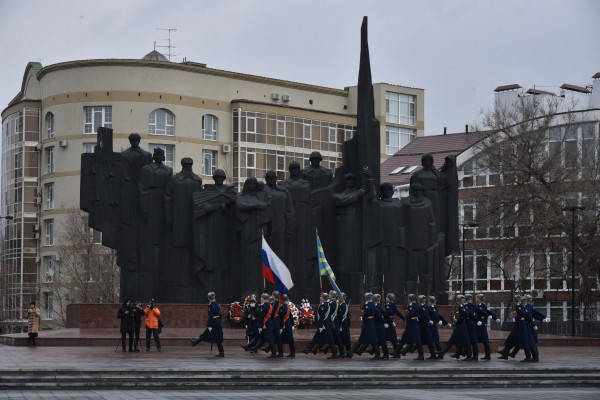 Губернатор Воронежской области возложил цветы к Могиле Неизвестного Солдата