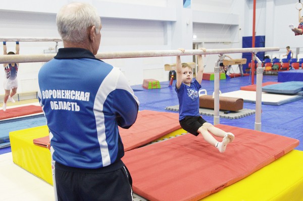 Не гости, а хозяева. Как в воронежском зале мужской гимнастики тренируются будущие звезды