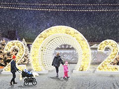 Новогоднюю сказку начали создавать на площади Ленина