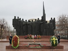 Вадим Кстенин возложил цветы к могиле Неизвестного солдата