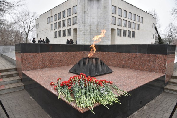 В Воронеже возложили цветы к Вечному огню в День Героев Отечества