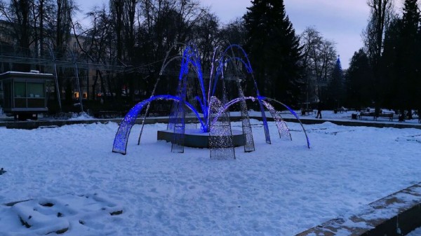 Светодиодный &laquo;зимний&raquo; фонтан заработал в центре Воронежа