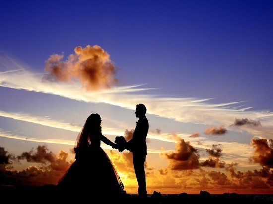 Народные приметы и праздники в среду: девушке, которая хочет выйти замуж, сегодня нужно помыть посуду в гостях