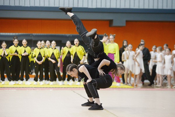 Акробатический перформанс. В Воронеже состоялись соревнования по чир-спорту