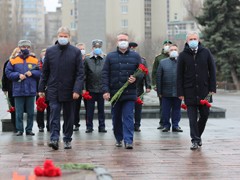 Вадим Кстенин возложил цветы к могиле Неизвестного солдата