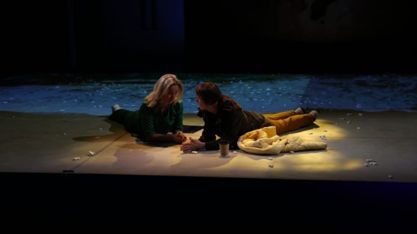 Между междометиями. Воронежский Камерный театр показал премьеру драмы &laquo;Ребенок&raquo;